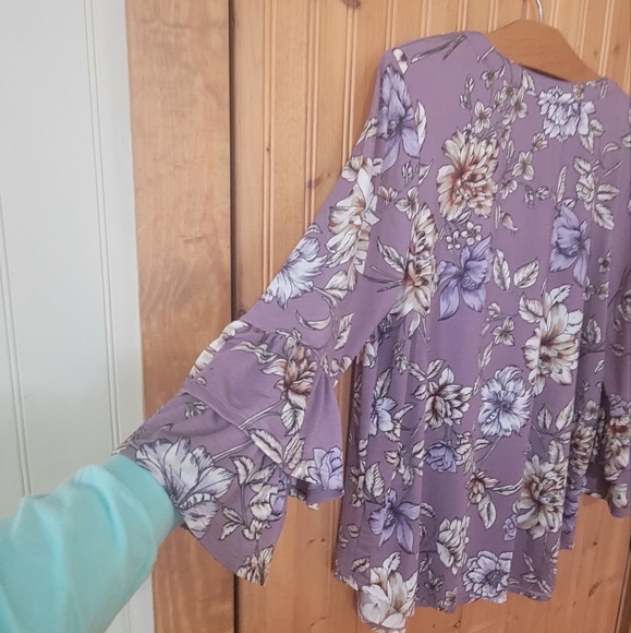 Plus size 1x long tiered bell sleeve blouse - Picture 3 of 4